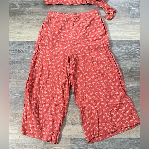 American Eagle Rust Orange Floral 2 Piece Set top and Cropped Pants Size Small - Picture 3 of 5